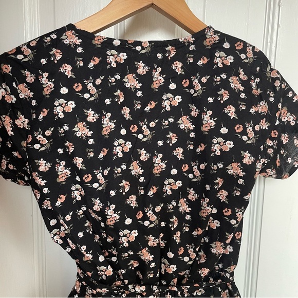 ABERCROMBIE & Fitch Floral Romper wrap top Sz Medium Black Floral Spring cotton - Picture 8 of 10